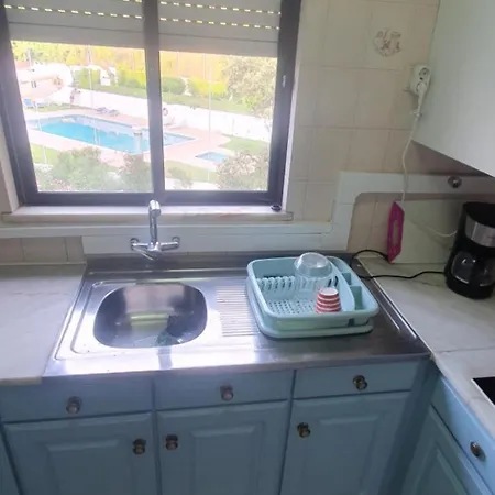 - Sleeps 2 Parking & Pool Access * 阿尔布费拉