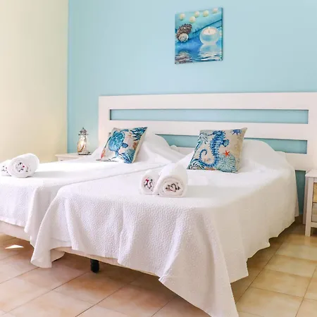 - Sleeps 2 Parking & Pool Access Αλμπουφέιρα