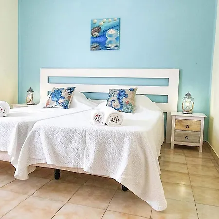 - Sleeps 2 Parking & Pool Access * 阿尔布费拉