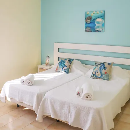 Lejlighed - Sleeps 2 Parking & Pool Access *