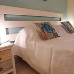 شقة - Sleeps 2 Parking & Pool Access *