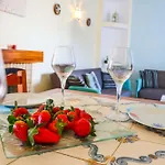 - Sleeps 2 Parking & Pool Access شقة البوفيرا