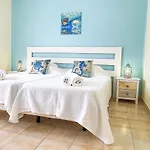 - Sleeps 2 Parking & Pool Access * البوفيرا