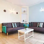 - Sleeps 2 Parking & Pool Access شقة البوفيرا