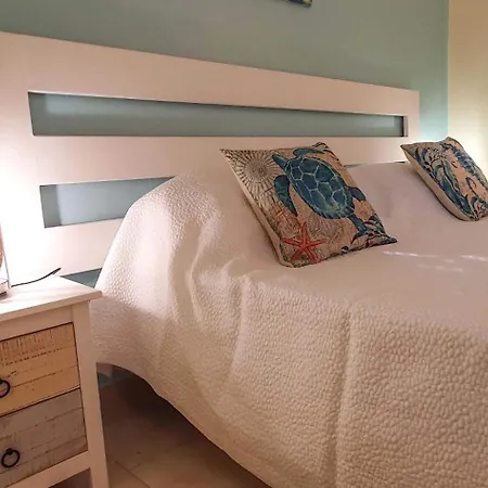 Appartement - Sleeps 2 Parking & Pool Access *