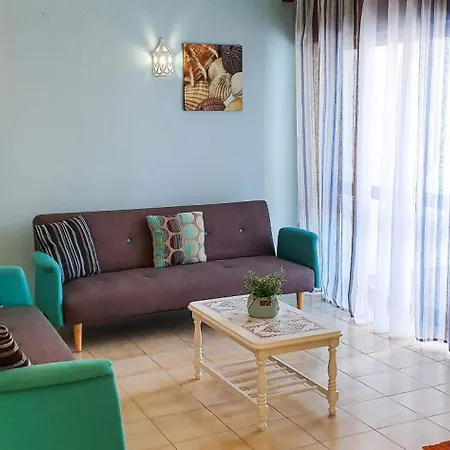 - Sleeps 2 Parking & Pool Access Appartamento Albufeira