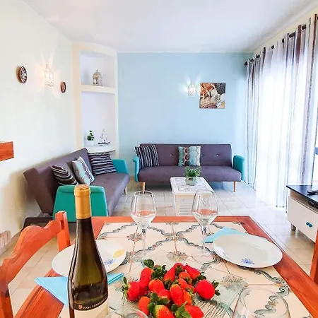 Appartement - Sleeps 2 Parking & Pool Access *