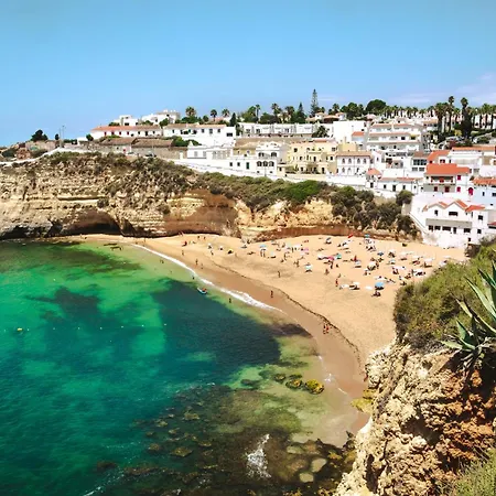 - Sleeps 2 Parking & Pool Access Albufeira