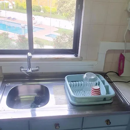 - Sleeps 2 Parking & Pool Access شقة