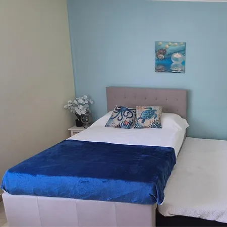 Appartement - Sleeps 2 Parking & Pool Access *