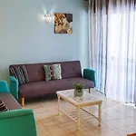 - Sleeps 2 Parking & Pool Access Apartamento Albufeira