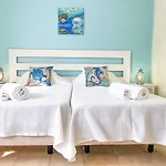 - Sleeps 2 Parking & Pool Access *