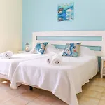 - Sleeps 2 Parking & Pool Access Albufeira