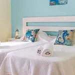 - Sleeps 2 Parking & Pool Access Albufeira