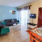 - Sleeps 2 Parking & Pool Access Apartamento Albufeira