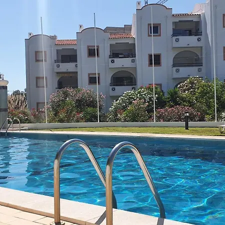 - Sleeps 2 Parking & Pool Access Apartamento